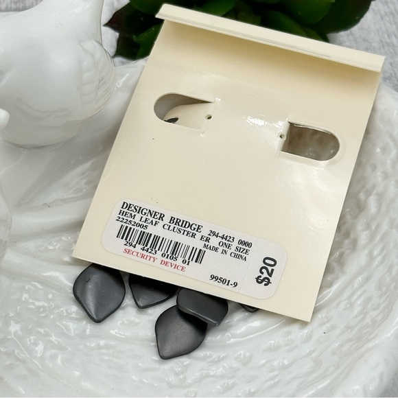 Paloma & Ellie Nordstrom Gun Metal Leaf Dangle Earrings - Picture 2 of 3